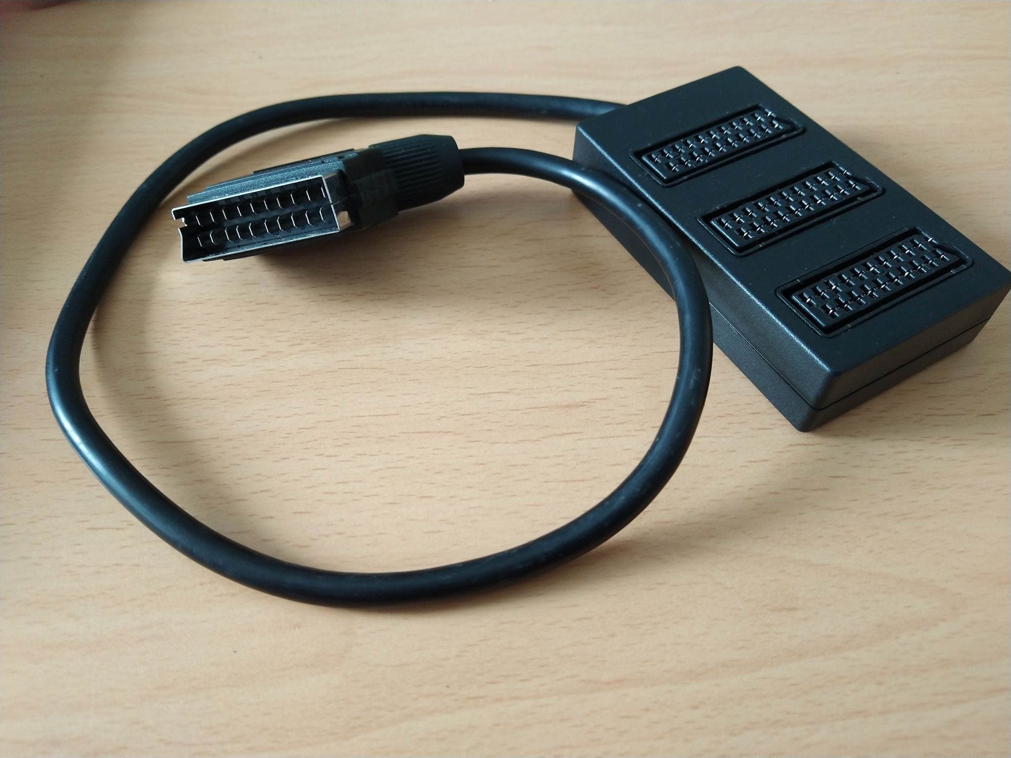 Adaptador SCART para SCART e SCART para áudio