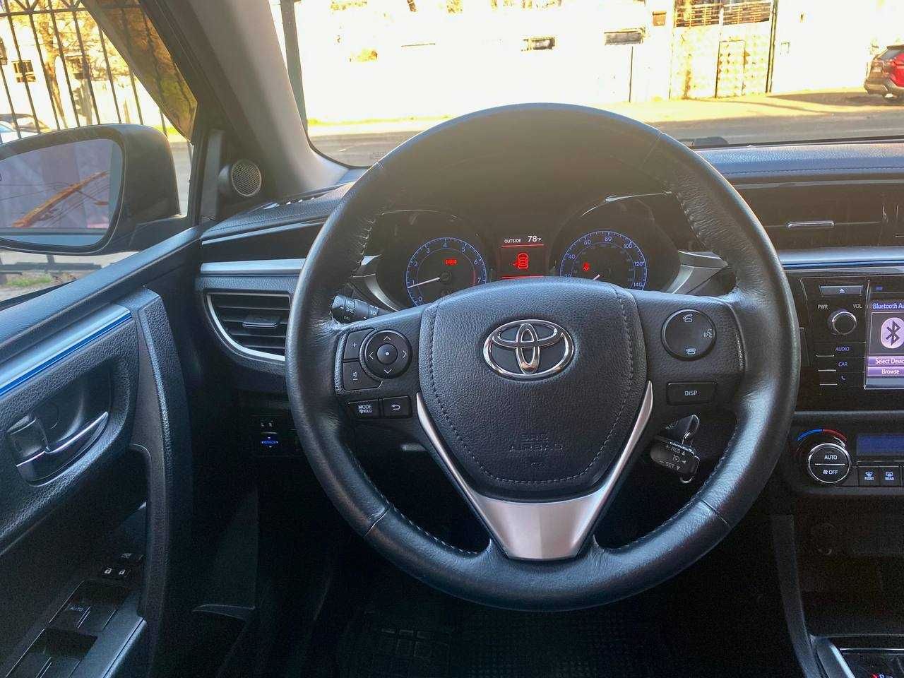 Toyota Corolla 2015 року