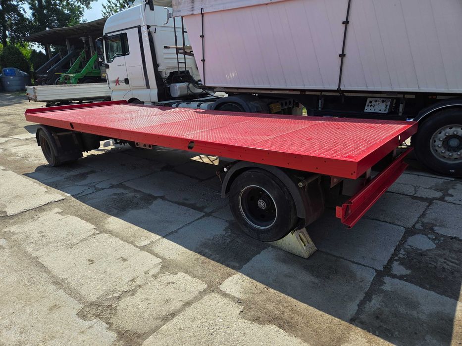 Przyczepa niskopodwoziowa