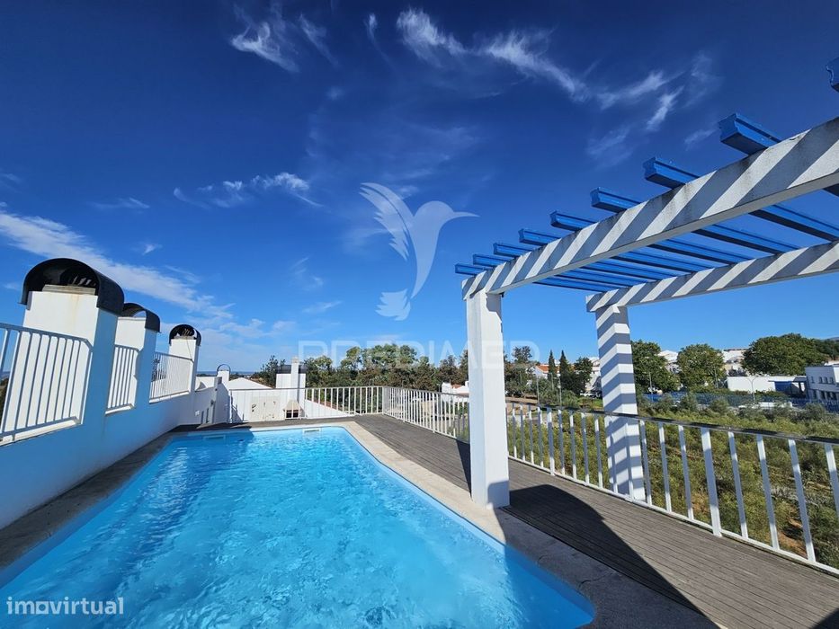 Apartamento T3 com garagem e piscina em Beja