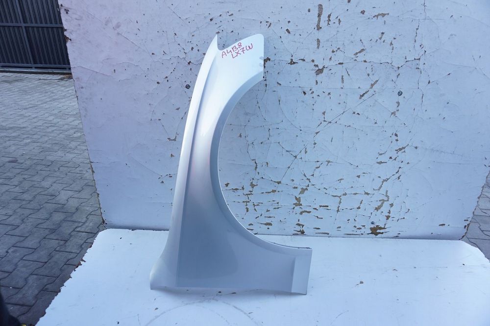 BŁOTNIK PRAWY PRZÓD AUDI A4 B8 LX7W