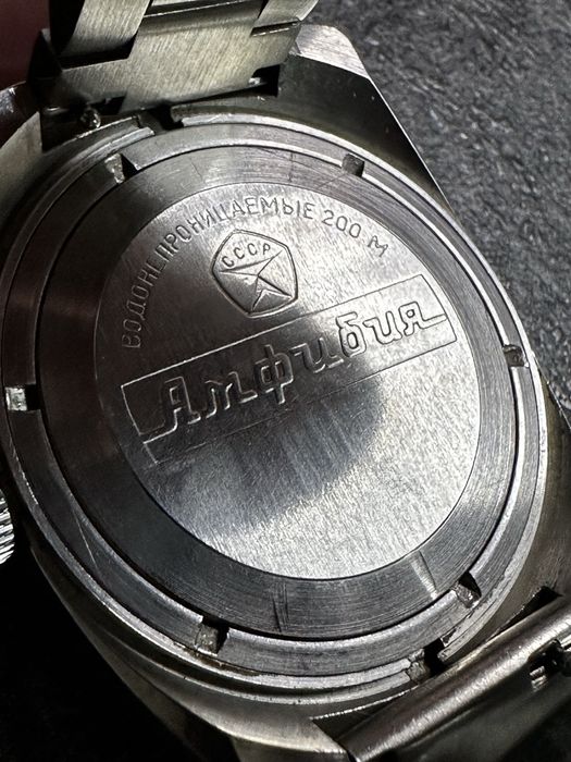 Продам наручные часы восток амфибия  бочка не слава полет ракета
