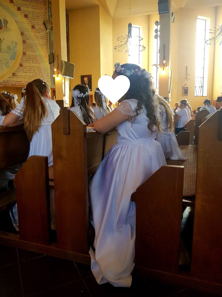 Piękna suknia komunijna