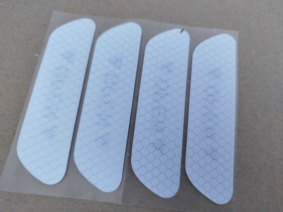 Сигнальні наклейки на двері автомобіля