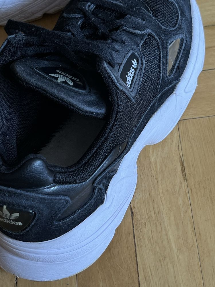 Кросовкі чорні 37 Adidas Falcon