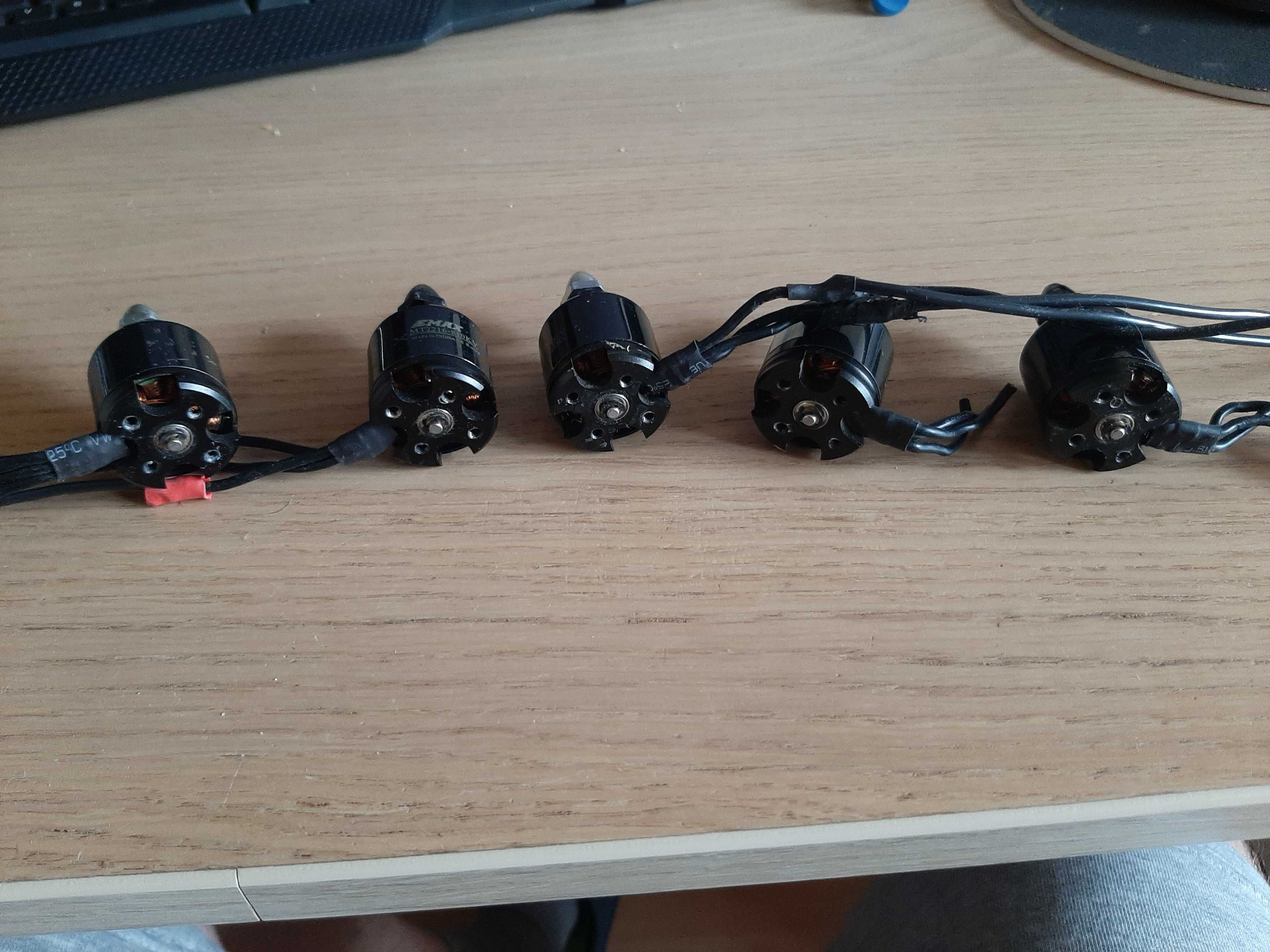 Silnik BLDC Emax MT2216 v1 4s 810KV 4szt do dronów samolotów wing