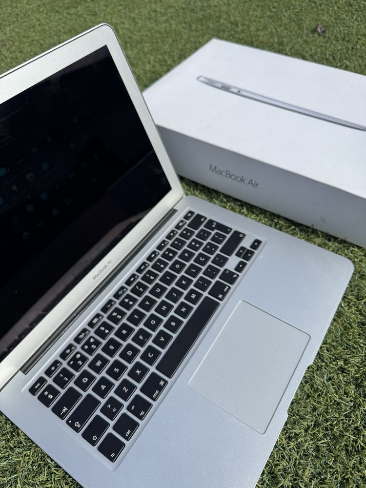 Macbook Air - A146
