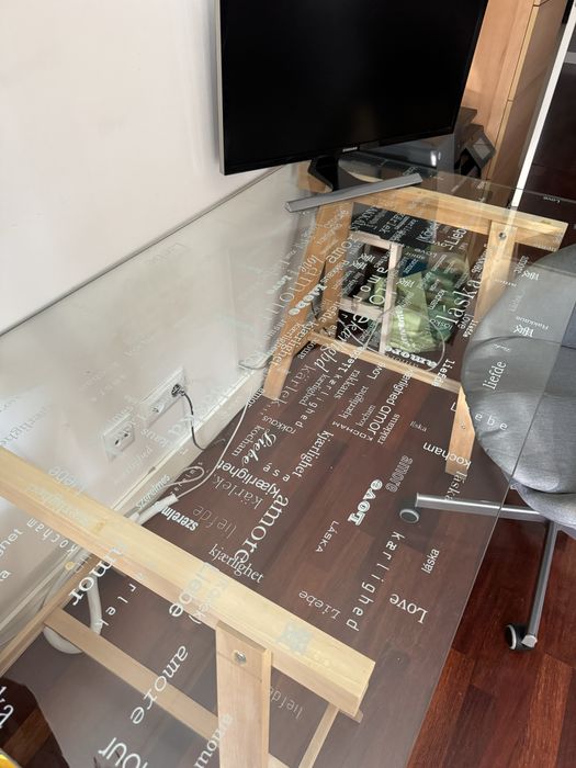 Secretaria tampo vidro (IKEA)