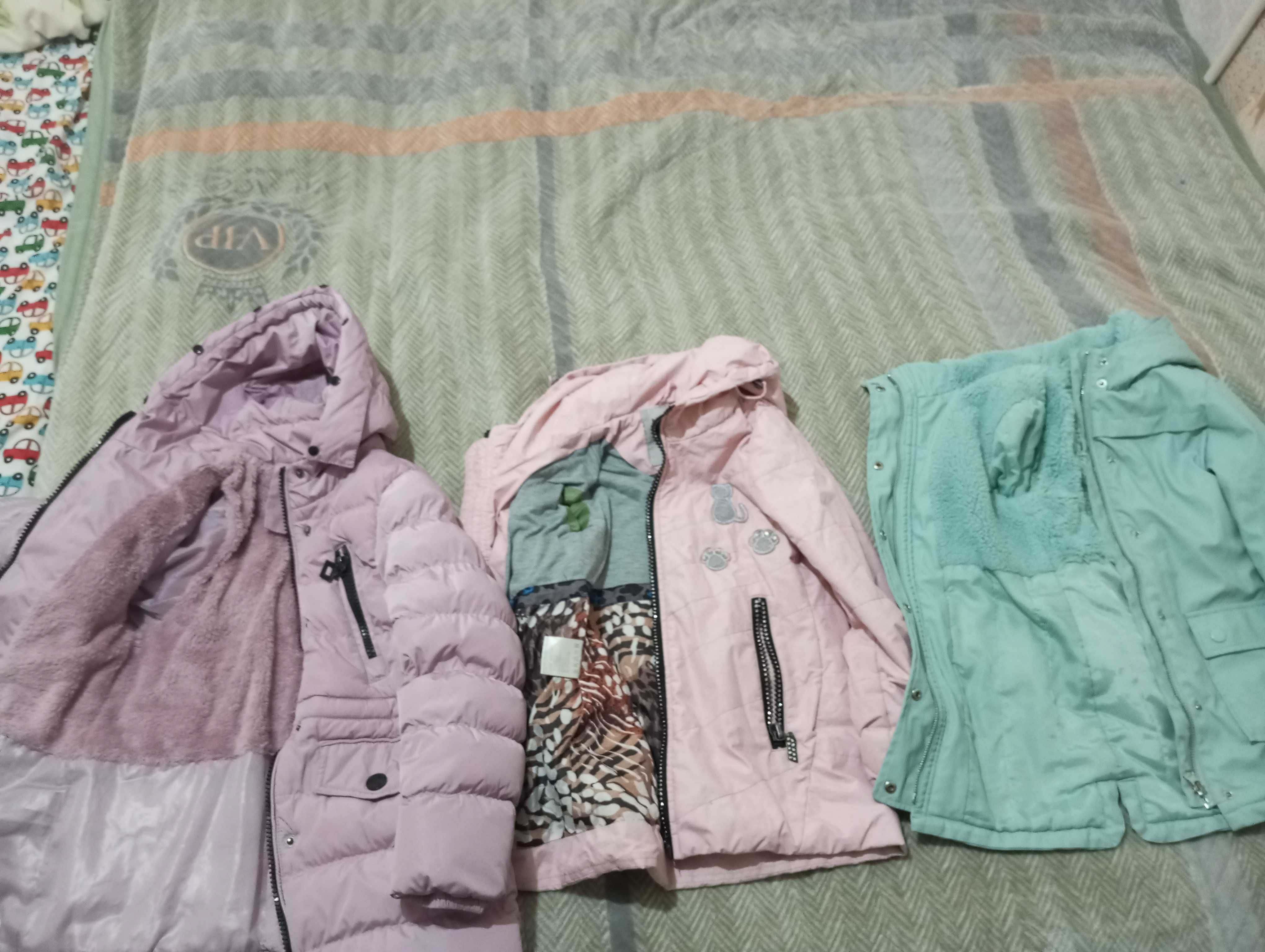 Продам одяг на дівчинку 6-8 р. Набором. В ідеальному стані.