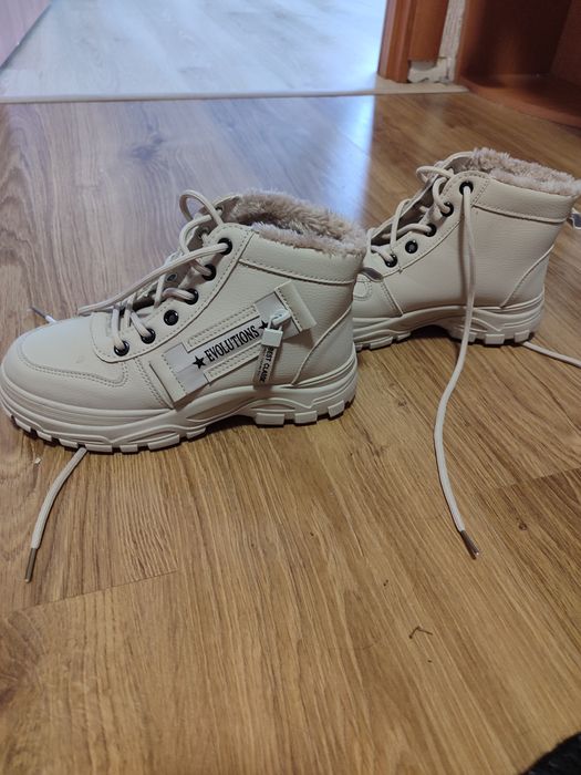 Продам дитяче зимове взуття