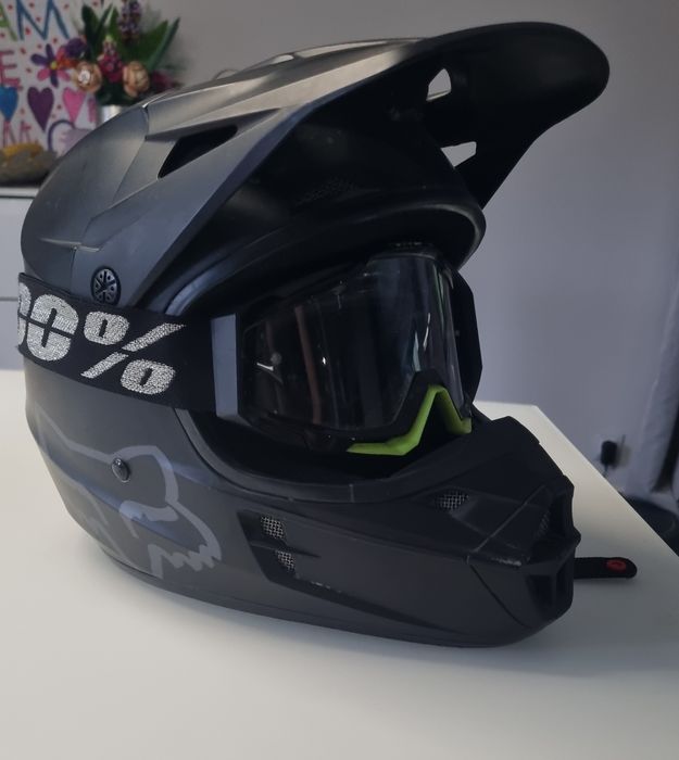 Czarny kask fox v1
