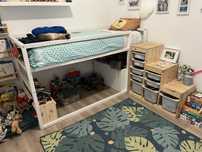 Cama Ikea KURA com escadas e gavetas