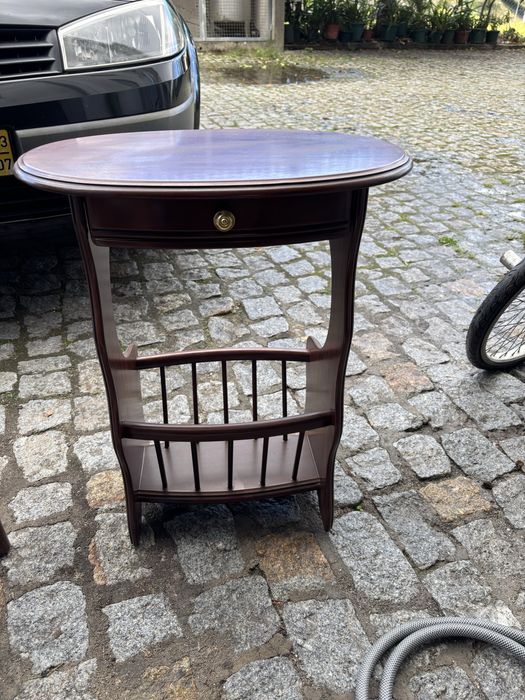 3 Bancos de Mandeira com um assento verde + 1 Mesa De Madeira