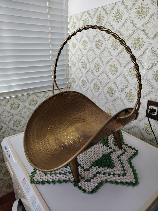 Cesta em Latão para Revistas