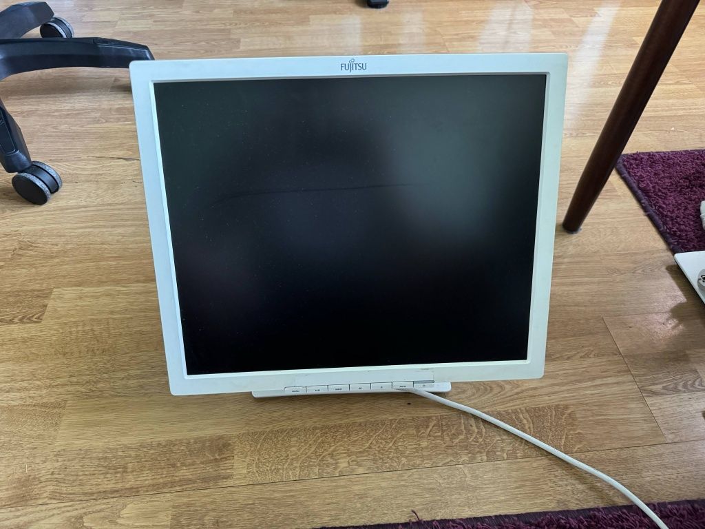 Monitor Fujitsu b19-7 led