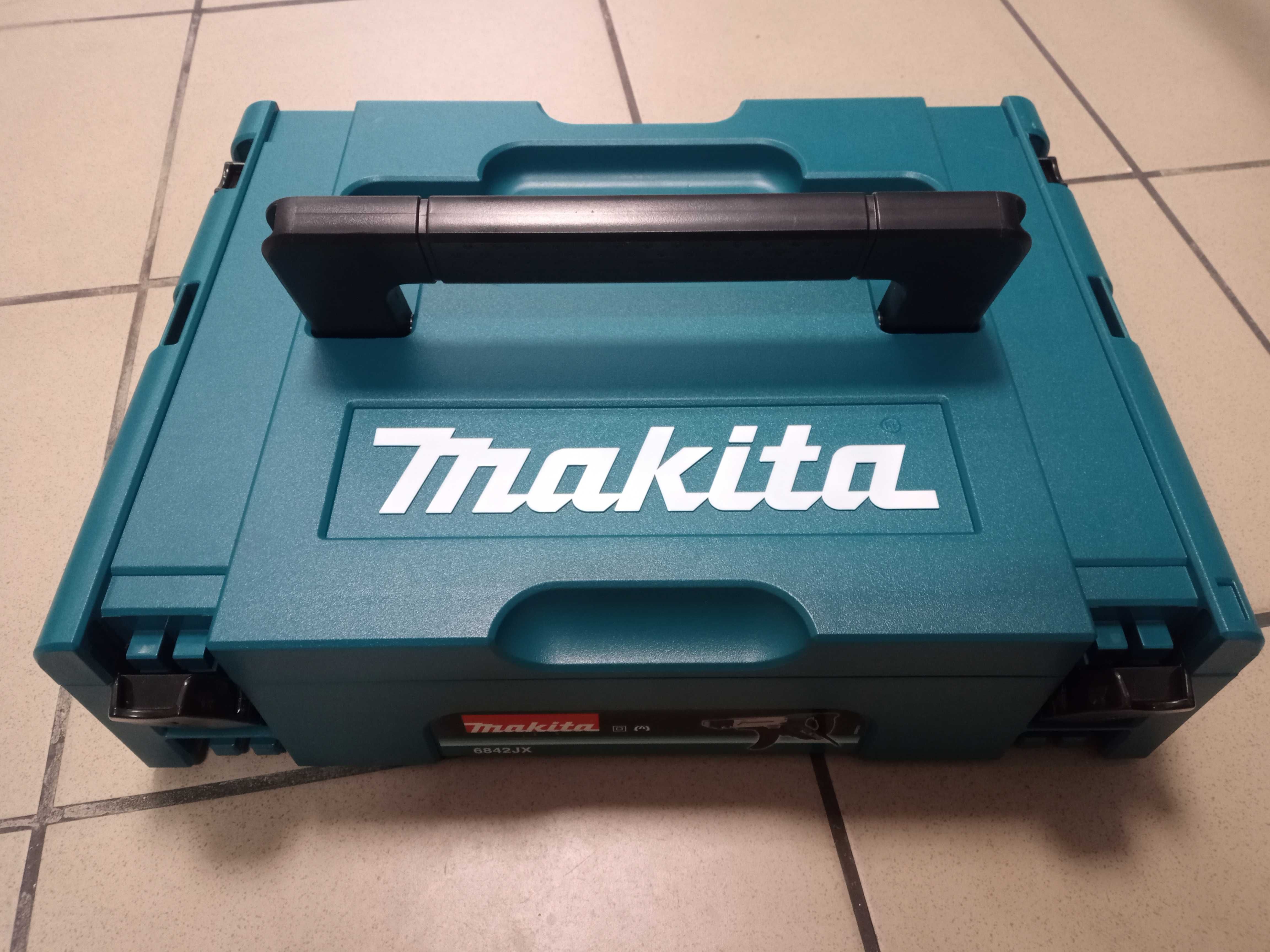 Wkrętarka sieciowa z magazynkiem  Makita model: 6842 JX
