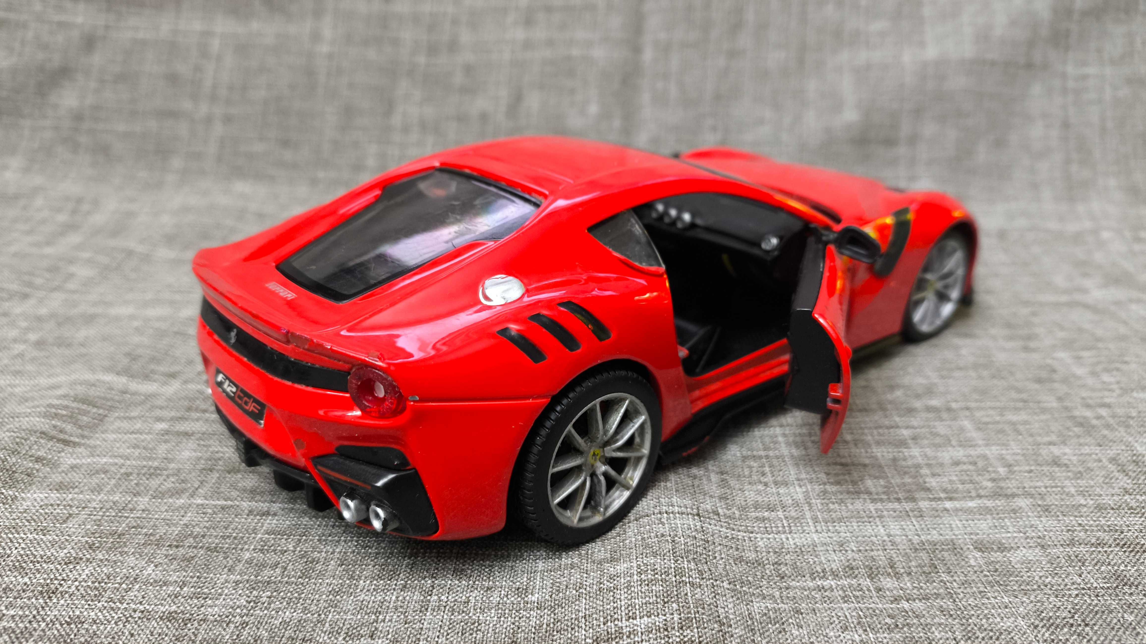 Модель Ferrari F12tdf 1/24 Bburago