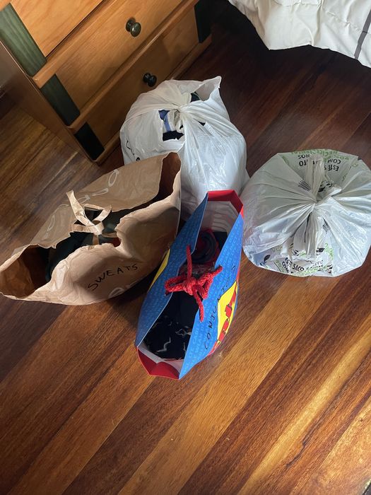 Lote de roupa de criança