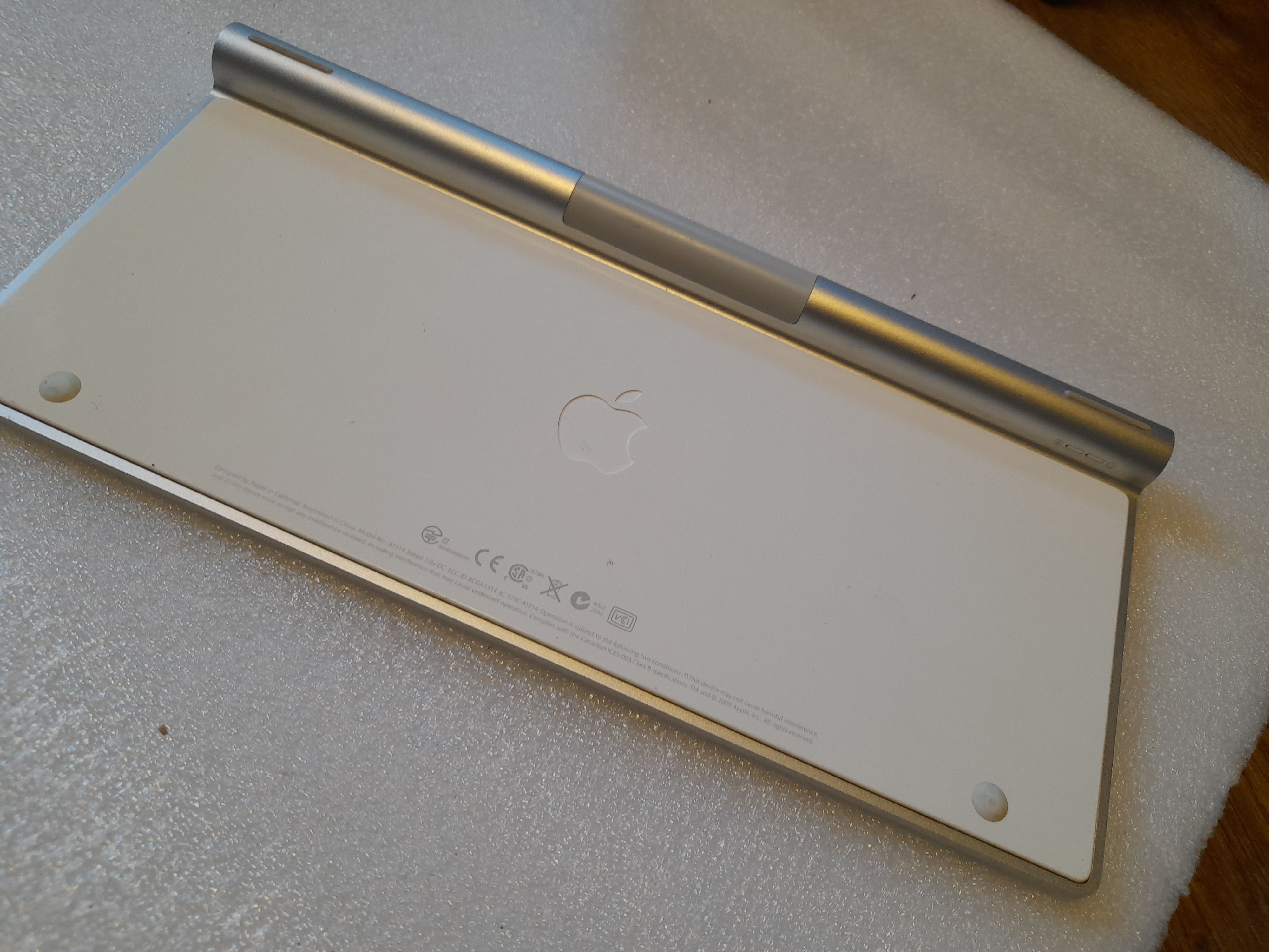 ORYGINALNA Klawiatura Apple Magic A1314 Membranowa BLUETOOTH QWERTZ