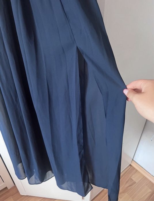 Długa granatowa sukienka