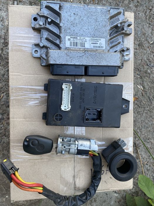 Блок управление Двигателем  Дачия Логан 1.6 ЕБУ Dacia Logan Балка Шрот