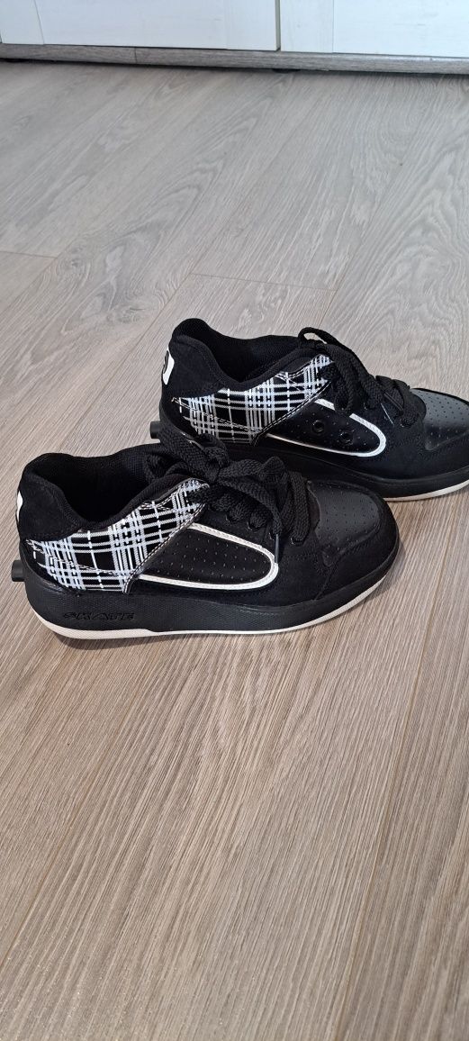 Sprzedam buty z rolkami