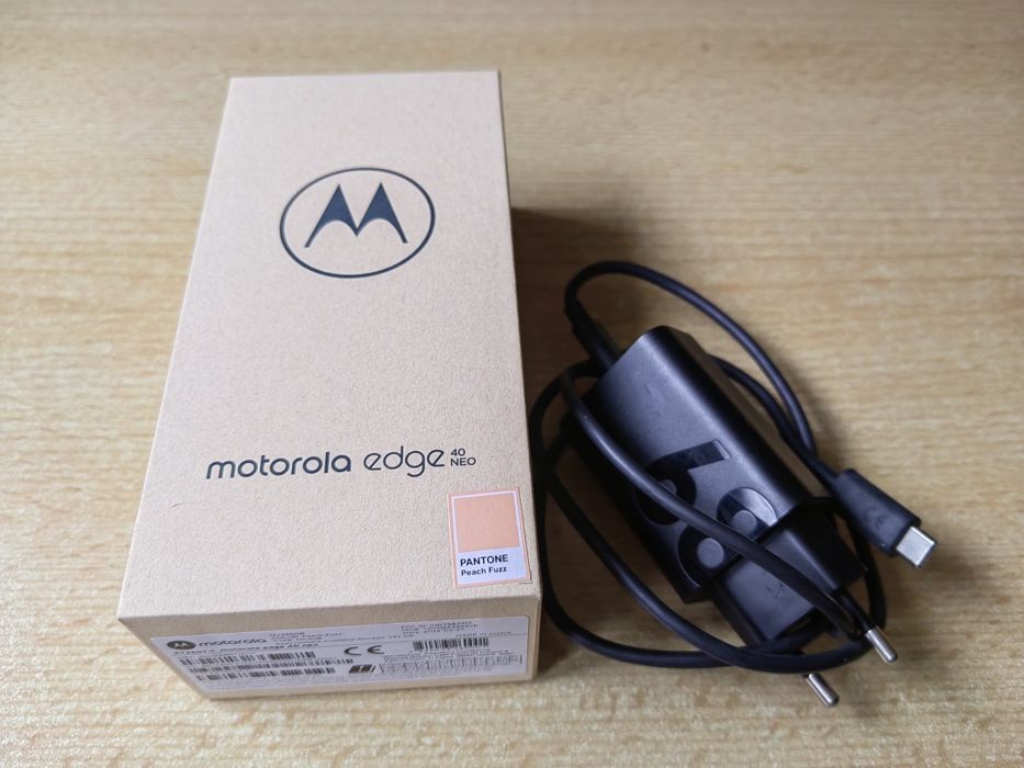 Motorola EDGE 40 neo 12/256gb gwarancja jak nowy Pantone Peach Fuzz
