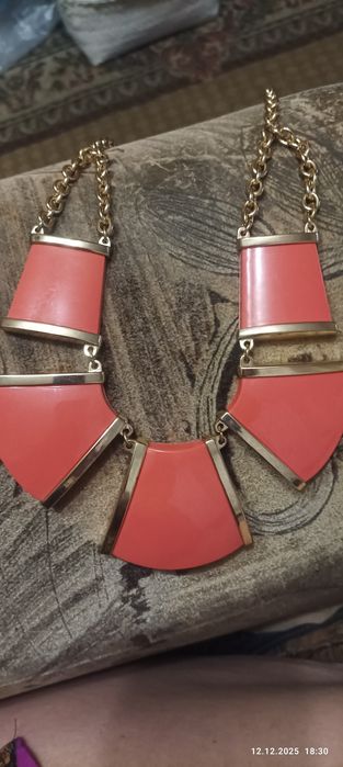 Кольє ,колье , оранжевьіе лепестки