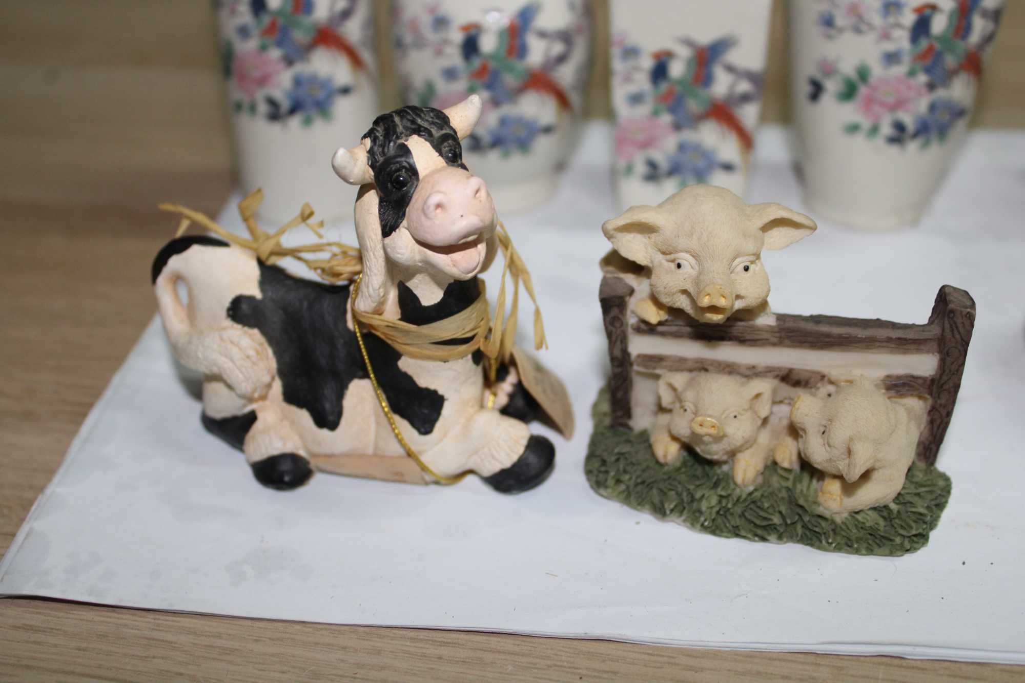 Várias miniaturas em loiça