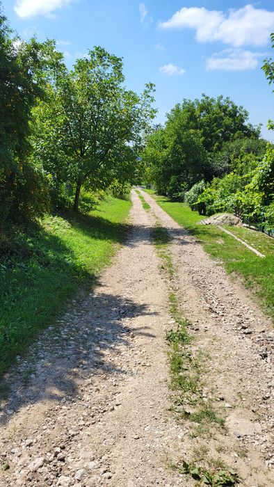 Продається ділянка на 2 заїзди