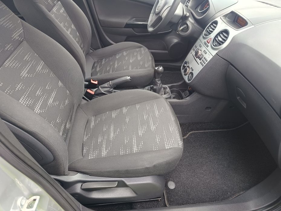 Śliczny Opel Corsa D lift 1,4 benzyna 2012 rok