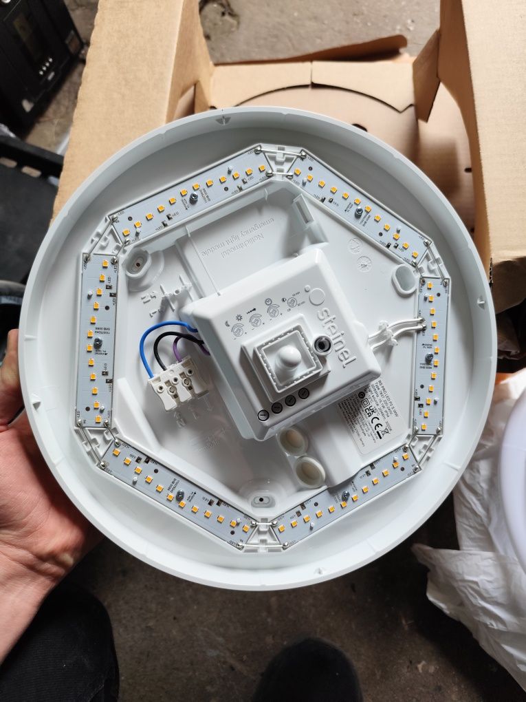 Lampa / plafon LED nowa z sensorem ruchu
