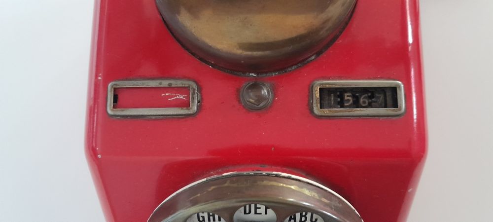 Telefone antigo vermelho