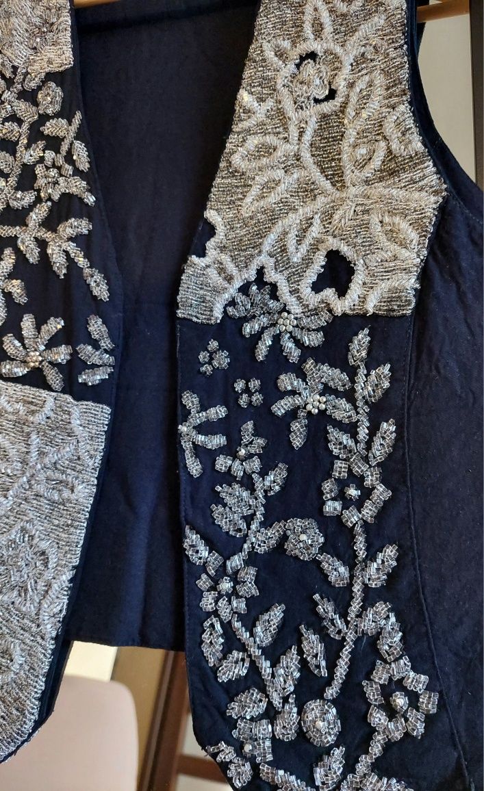 Kamizelka wyszywana cekinami koraliki cekiny czarna elegancka