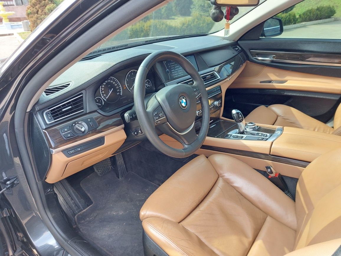 Продам BMW- 740 f 01 Бмв