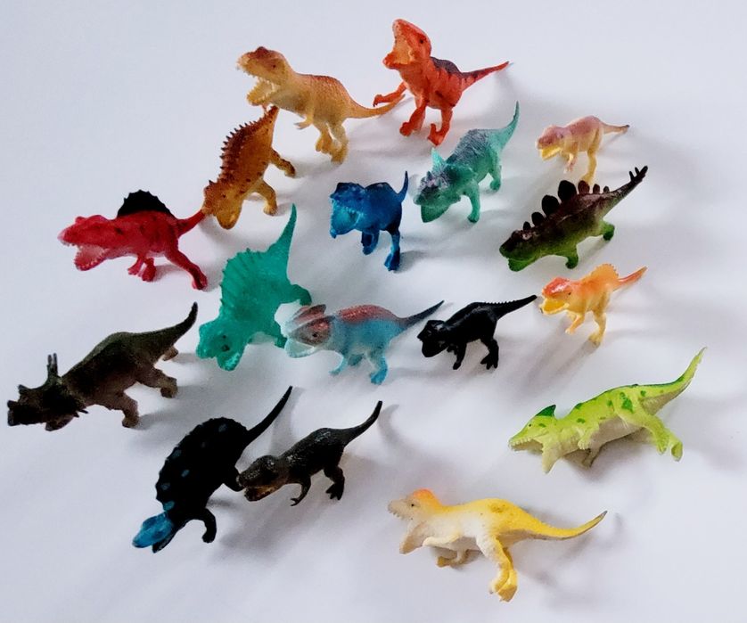 Zestaw 17 figurek dinozaurów