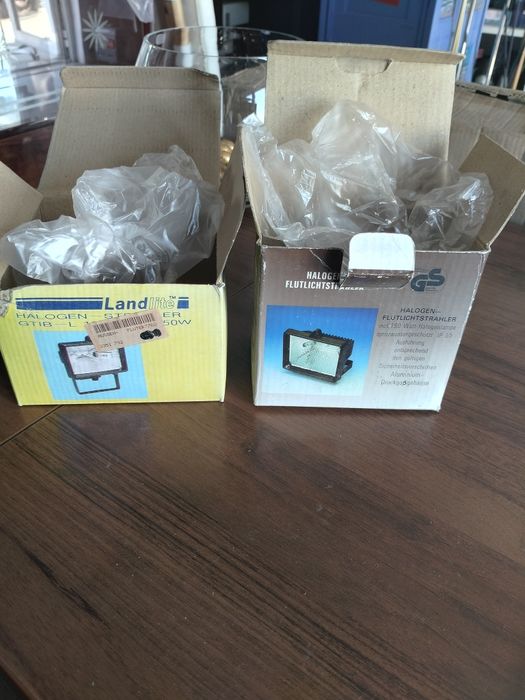 Lampa halogenowa z żarnikiem zewnętrzna