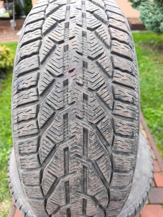 Продам зимову резину 215/60/r17 в хорошому стані,без проколів.