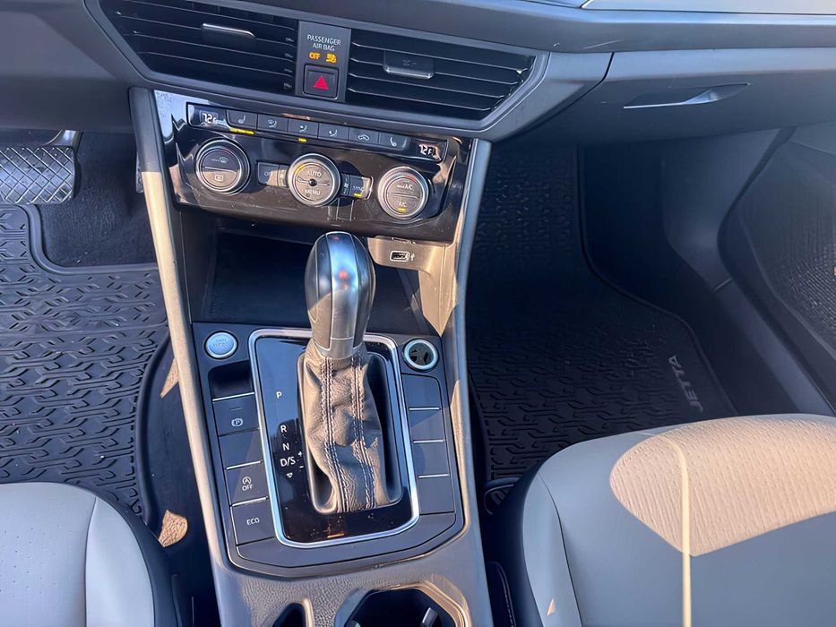 Volkswagen Jetta      2019