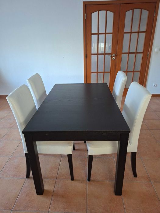Mesa e 4 cadeiras