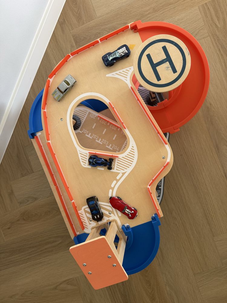 Parking garaż Playtive + 5 aut gratis