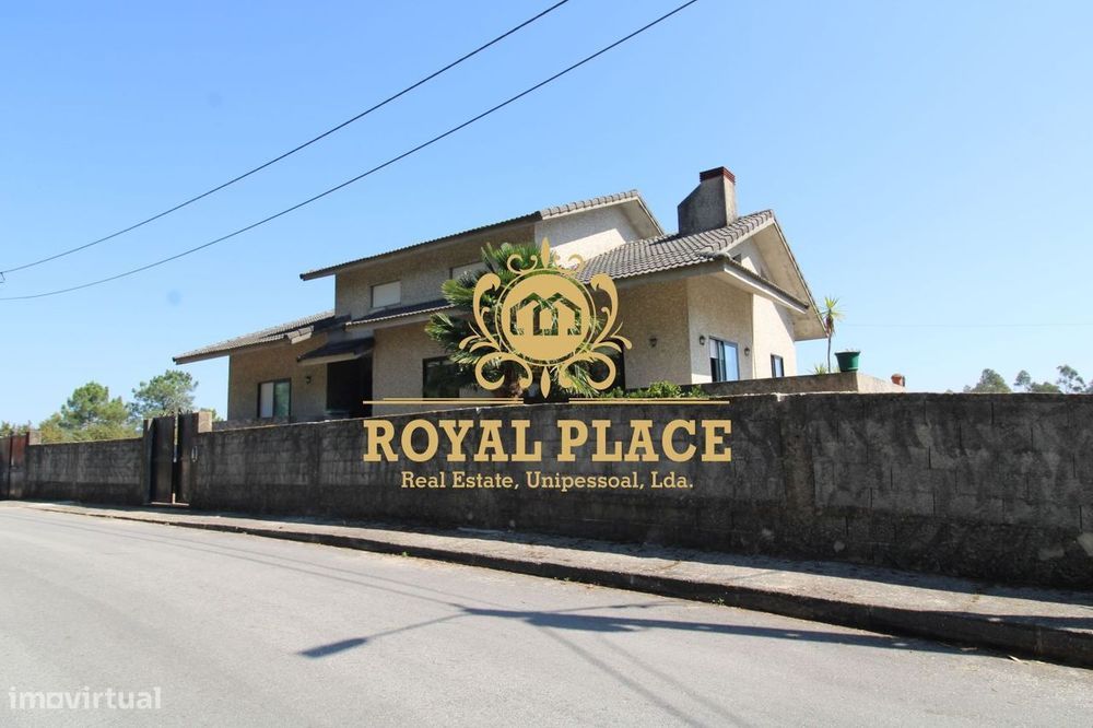 Moradia isolada com terreno em Fiães