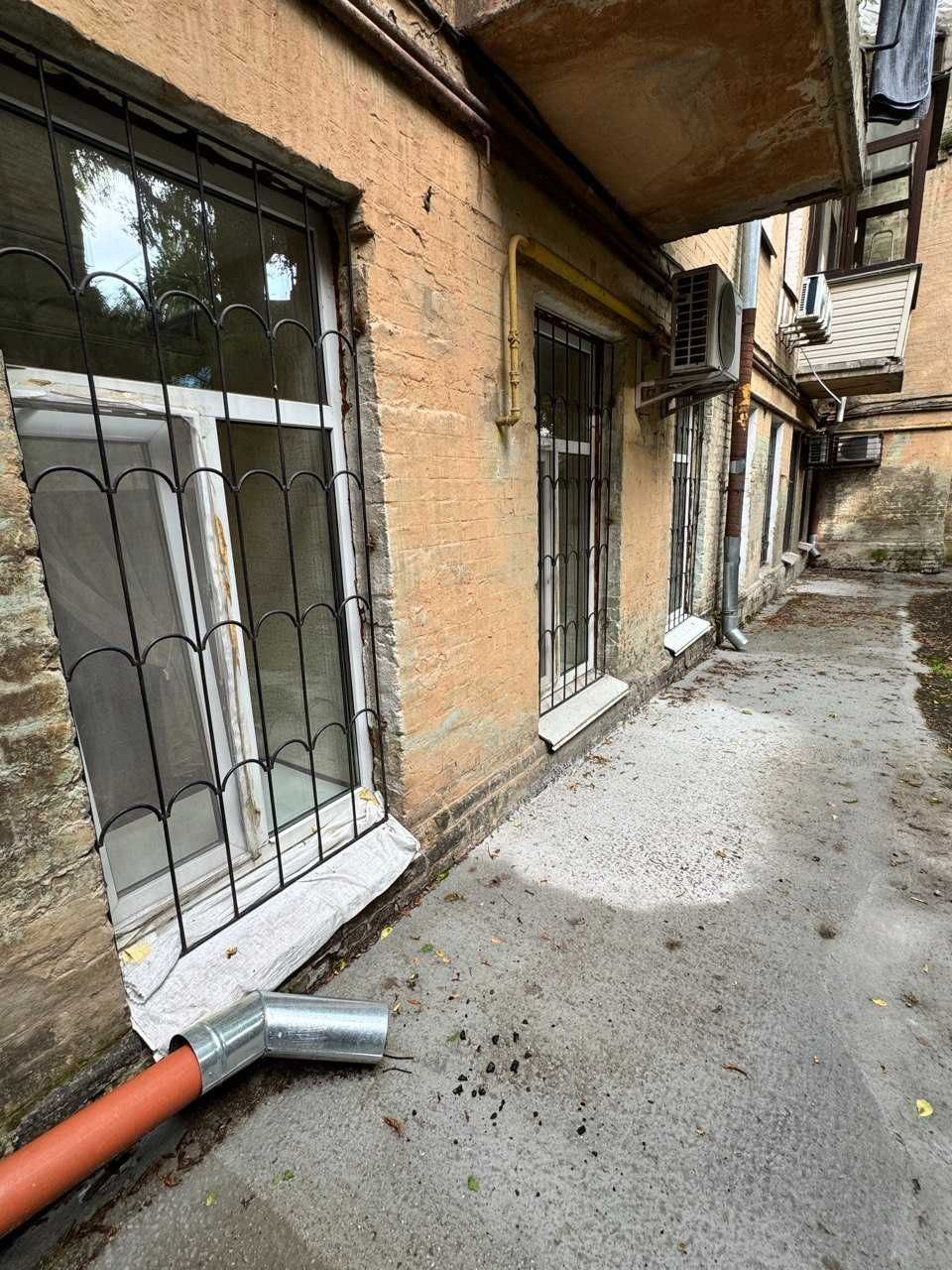 Продам нежит приміщення під любий вид діяльності центр Чеховський пр.9
