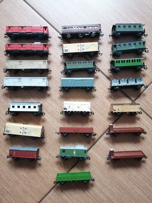 Wagony wagoniki kolejki elektrycznej w skali tt, 22 sztuki, zestaw 3
