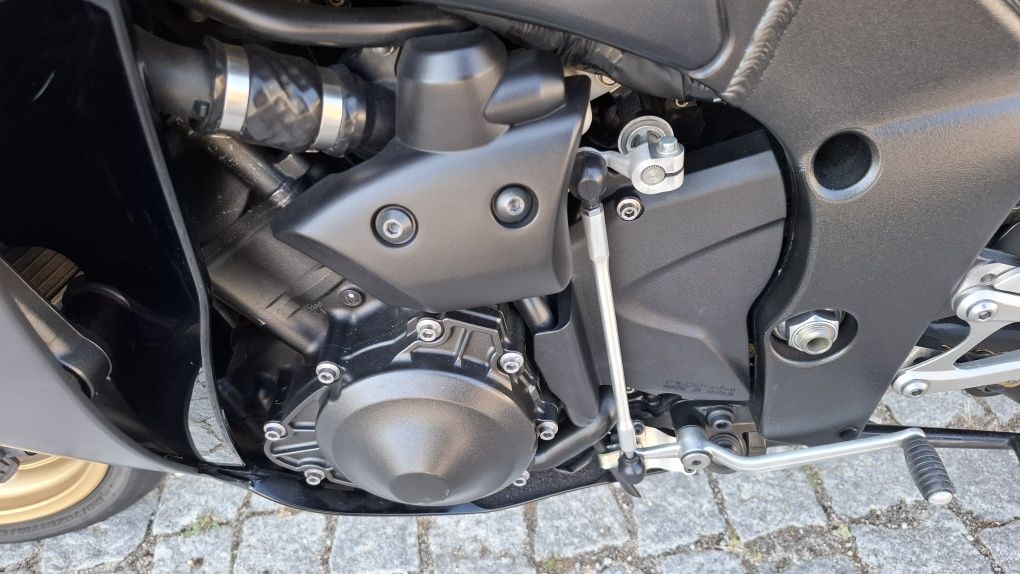 Yamaha r1 crossplane