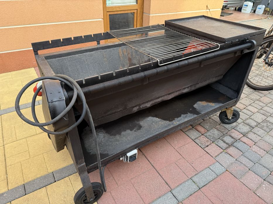 Grill Węglowy w komplecie druty do szszłyka