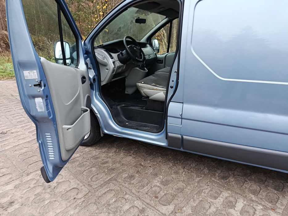 Opel Vivaro Long Rok 2009 L2 H1 Klimatyzacja