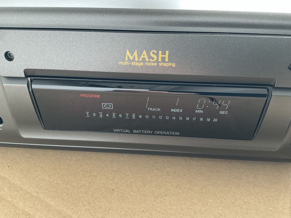 CD Technics SL-PS770D.