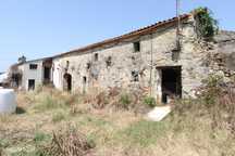 Moradia inserida em terreno com 5570m2