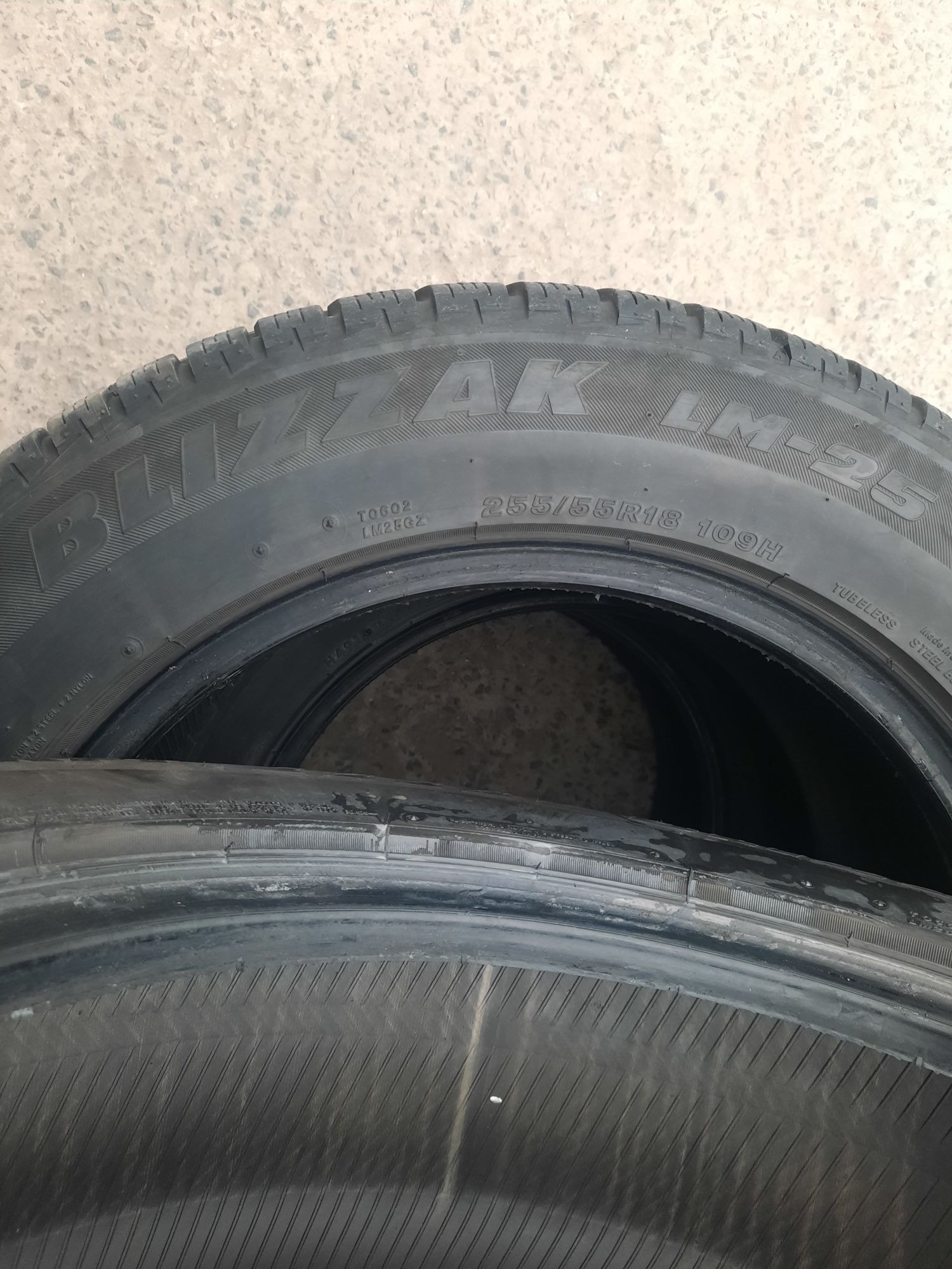 Bridgestone Blizzak LM25 255/55 R18